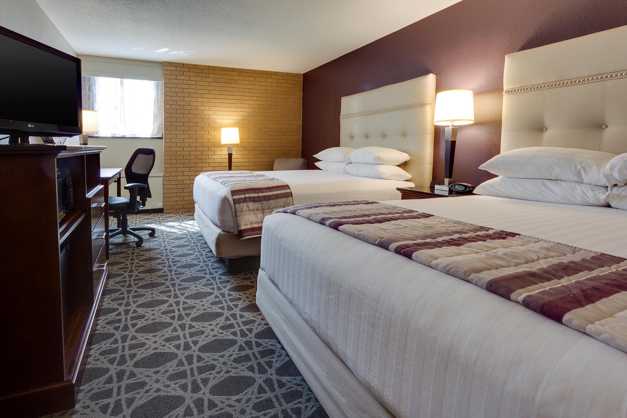 Drury Inn & Suites Kansas City Overland Park - Deluxe Queen Guestroom