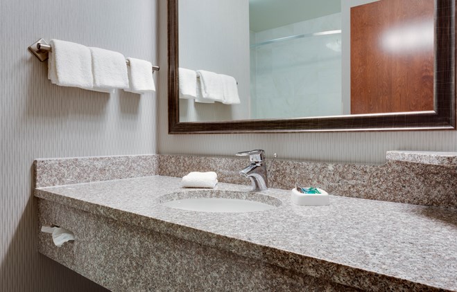 Drury Inn & Suites O'Fallon - Bathroom