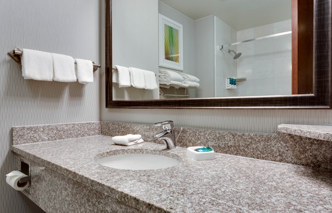 Drury Inn & Suites O'Fallon - Bathroom