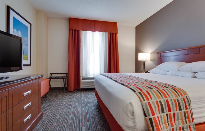 Drury Inn & Suites O'Fallon - Two-room Suite Guestroom