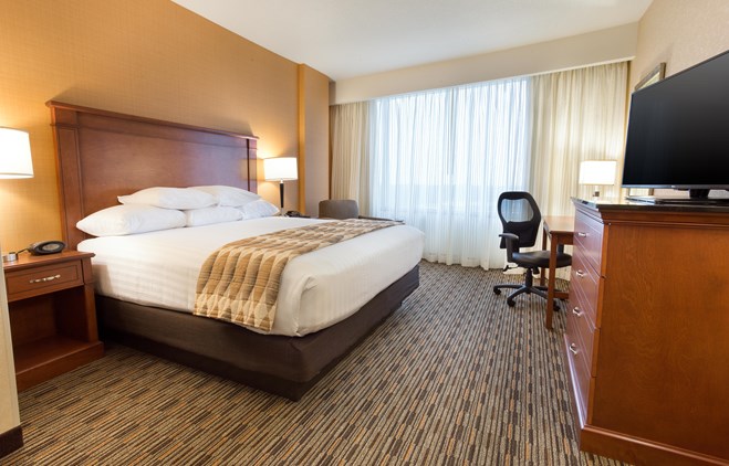 Drury Plaza Hotel Indianapolis Carmel - Two-room Suite Guestroom