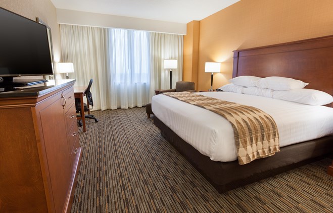 Drury Plaza Hotel Indianapolis Carmel - Deluxe King Guestroom