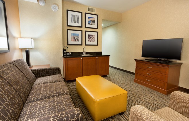 Drury Plaza Hotel Indianapolis Carmel - Two-room Suite Guestroom