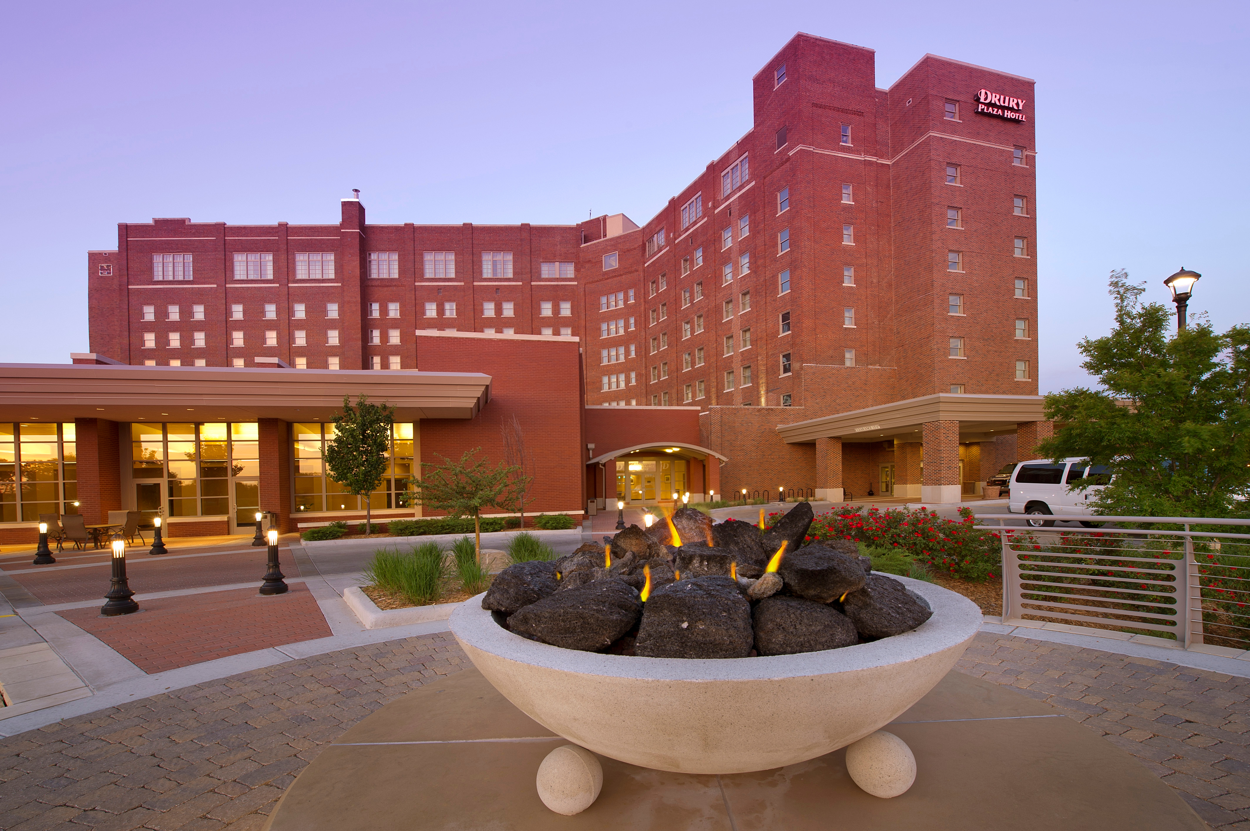 Drury Plaza Hotel Broadview Wichita - Exterior