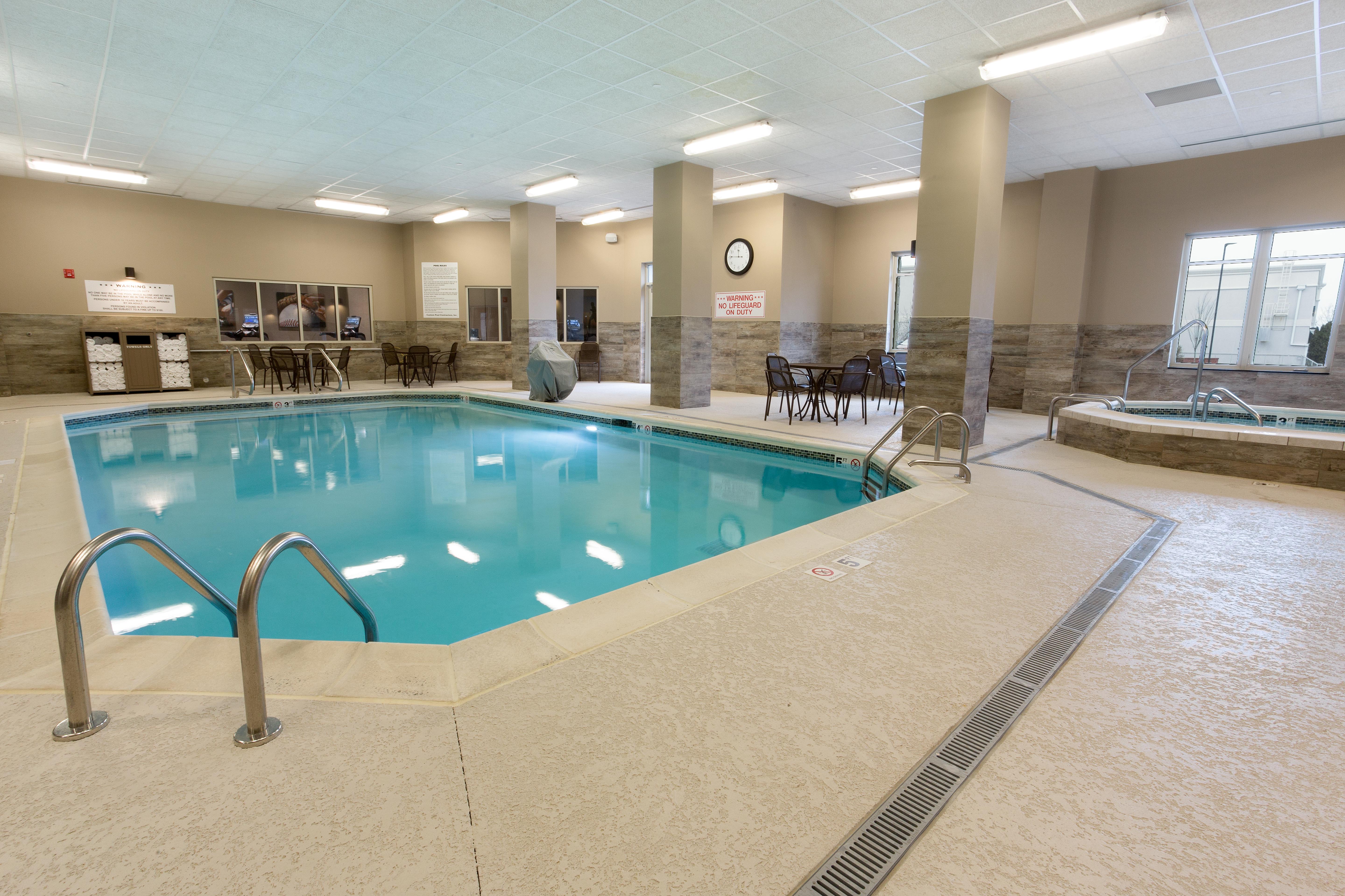 Drury Inn & Suites Louisville North - Indoor Pool