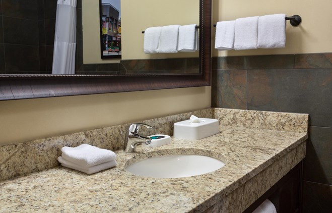 Drury Inn & Suites Louisville North - Bathroom