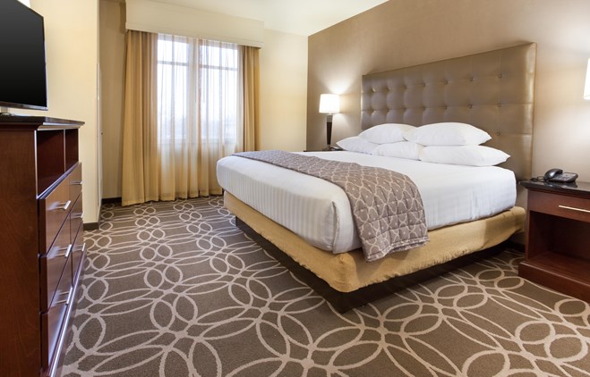 Drury Inn & Suites Louisville North - Two-room Suite Guestroom