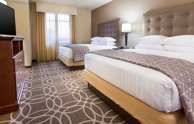 Drury Inn & Suites Louisville North - Two-room Suite Guestroom