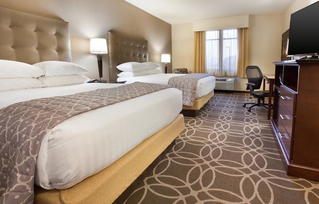 Drury Inn & Suites Louisville North - Deluxe Queen Guestroom