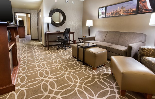 Drury Inn & Suites Louisville North - Two-room Suite Guestroom