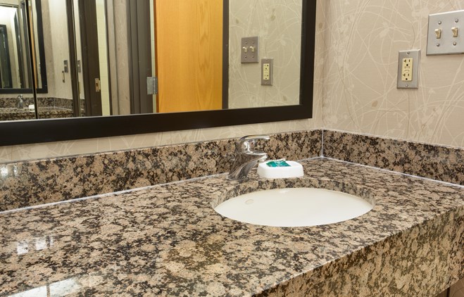 Drury Inn & Suites Lafayette - Bathroom