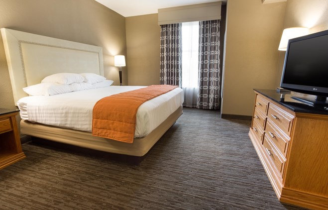 Drury Inn & Suites Lafayette - Two-room Suite Guestroom