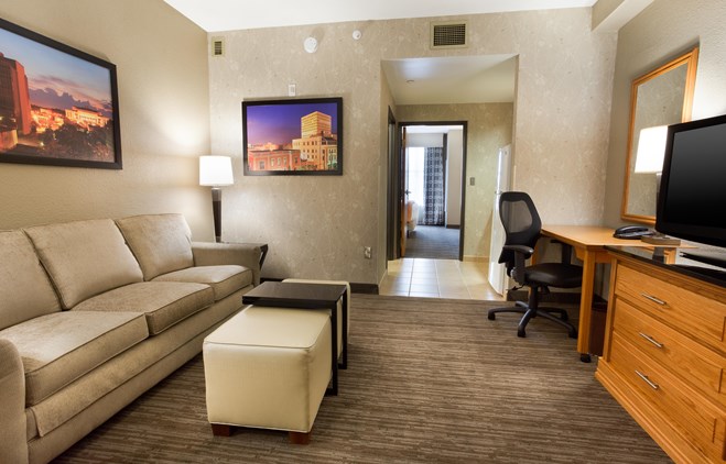 Drury Inn & Suites Lafayette - Two-room Suite Guestroom