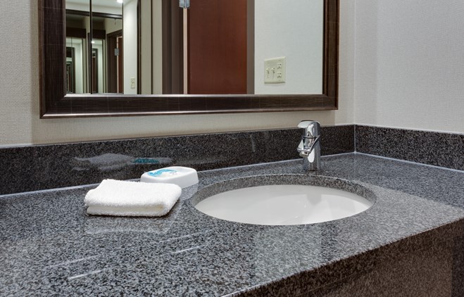 Drury Inn & Suites Denver near the Tech Center - Bathroom