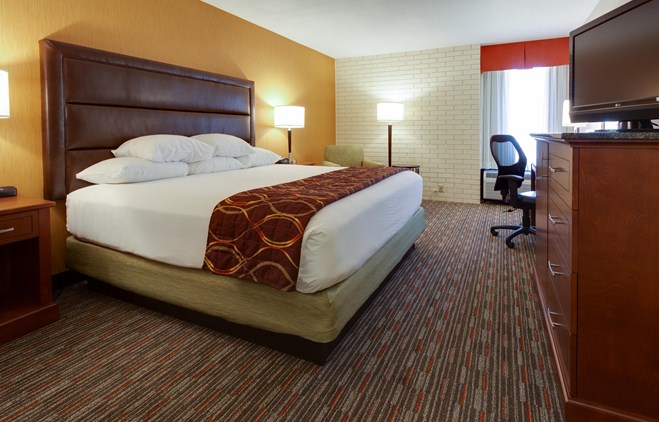 Drury Inn & Suites Denver near the Tech Center - Deluxe King Guestroom