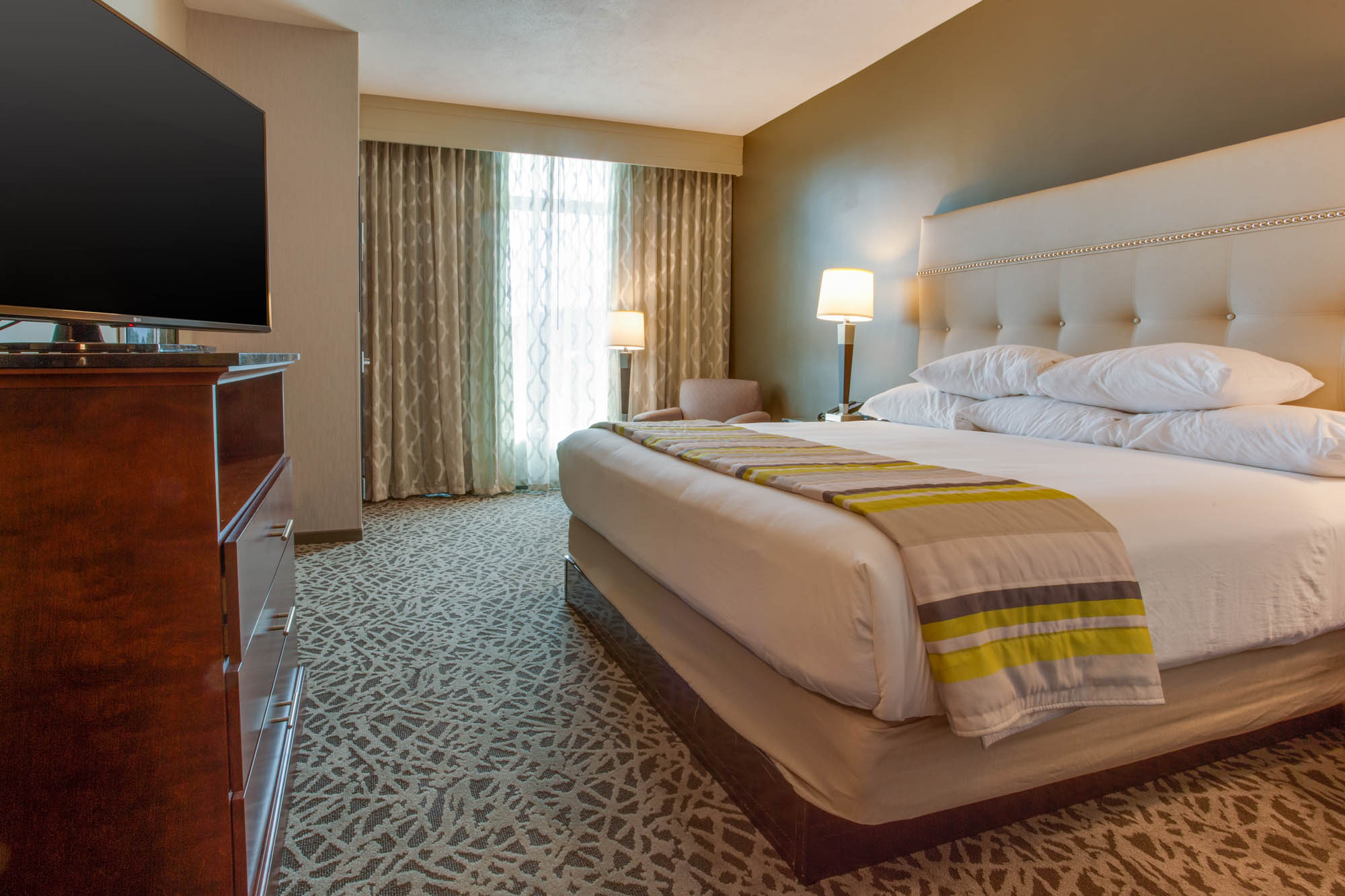 Drury Inn & Suites Huntsville - Two-room Suite Guestroom
