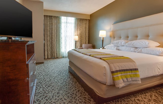 Drury Inn & Suites Huntsville - Two-room Suite Guestroom