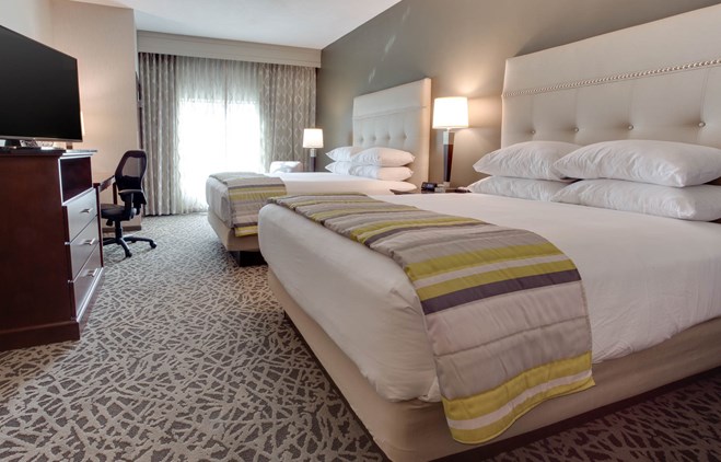 Drury Inn & Suites Huntsville - Deluxe Queen Guestroom
