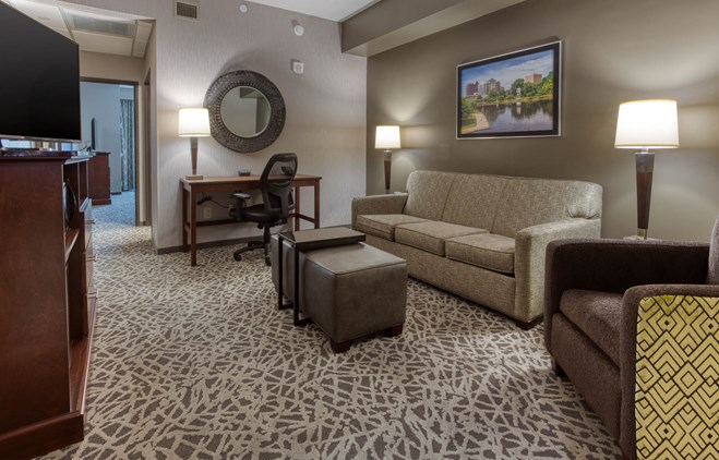 Drury Inn & Suites Huntsville - Two-room Suite Guestroom