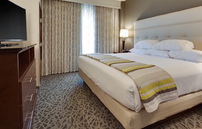 Drury Plaza Cape Girardeau - Two-room Suite Guestroom