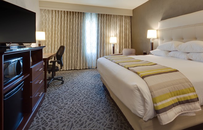 Drury Plaza Cape Girardeau - Deluxe King Guestroom