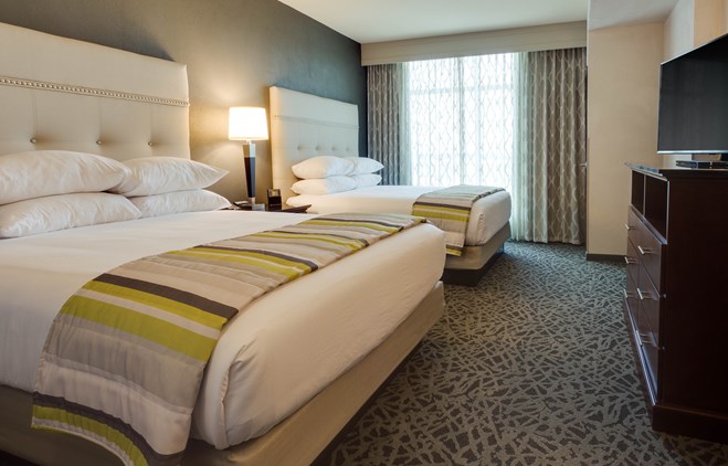 Drury Plaza Cape Girardeau - Two-room Suite Guestroom