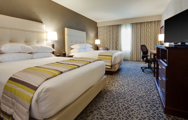 Drury Plaza Cape Girardeau - Deluxe Queen Guestroom