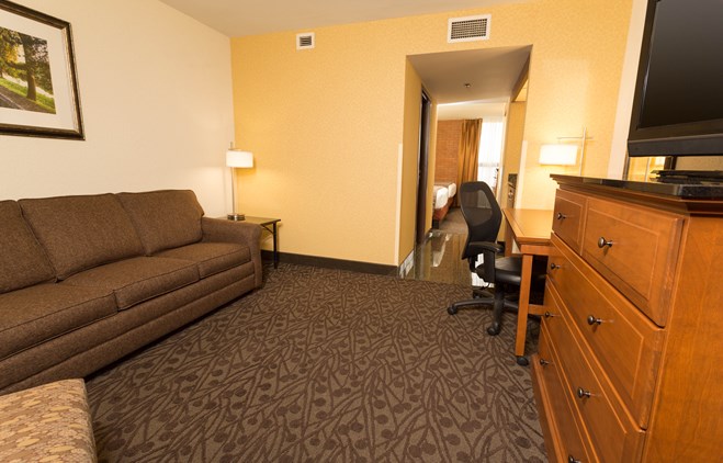 Drury Inn & Suites Troy - Two-room Suite Guestroom
