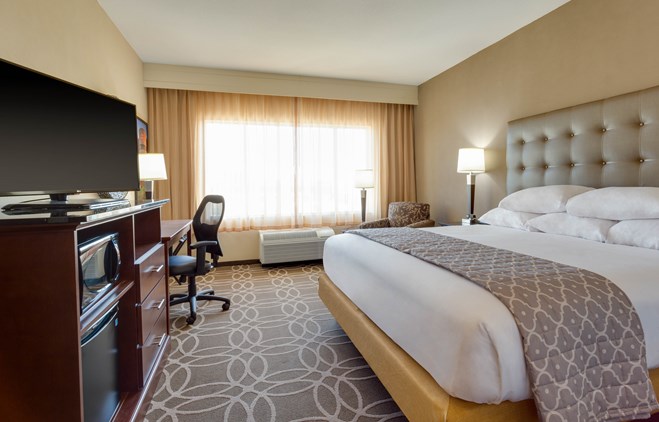 Drury Inn & Suites Dallas Frisco - Deluxe King Guestroom