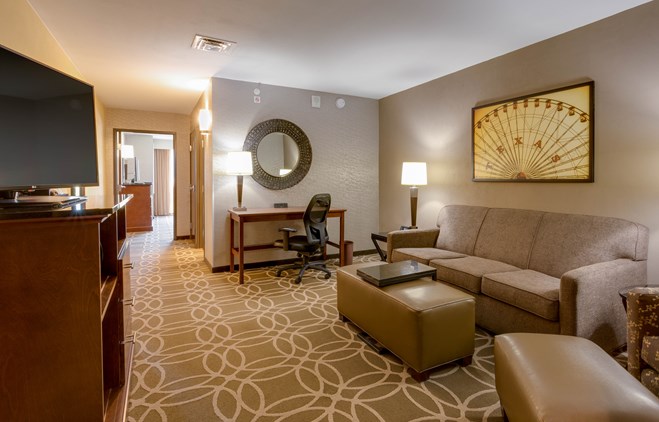 Drury Inn & Suites Dallas Frisco - Two-room Suite Guestroom