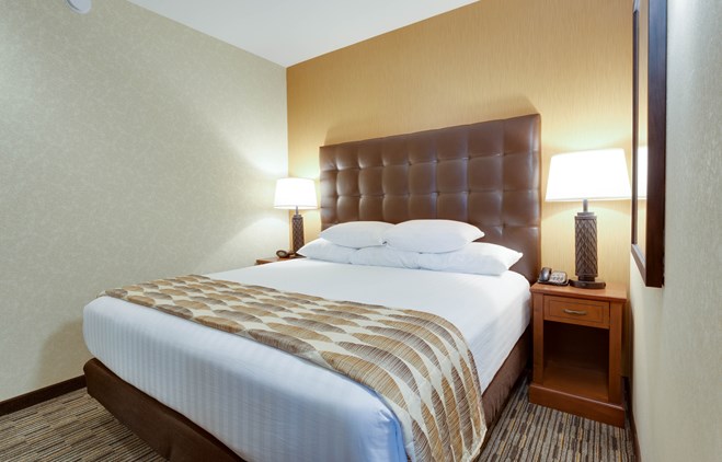 Drury Plaza Hotel at the Arch - Two-room Suite Guestroom