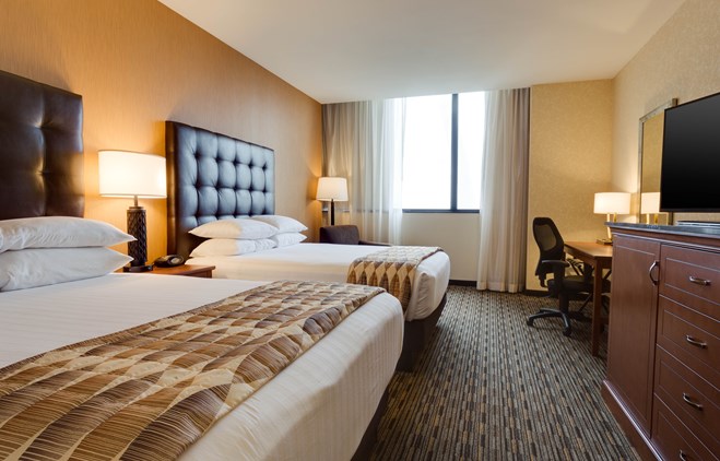 Drury Plaza Hotel at the Arch - Deluxe Queen Guestroom