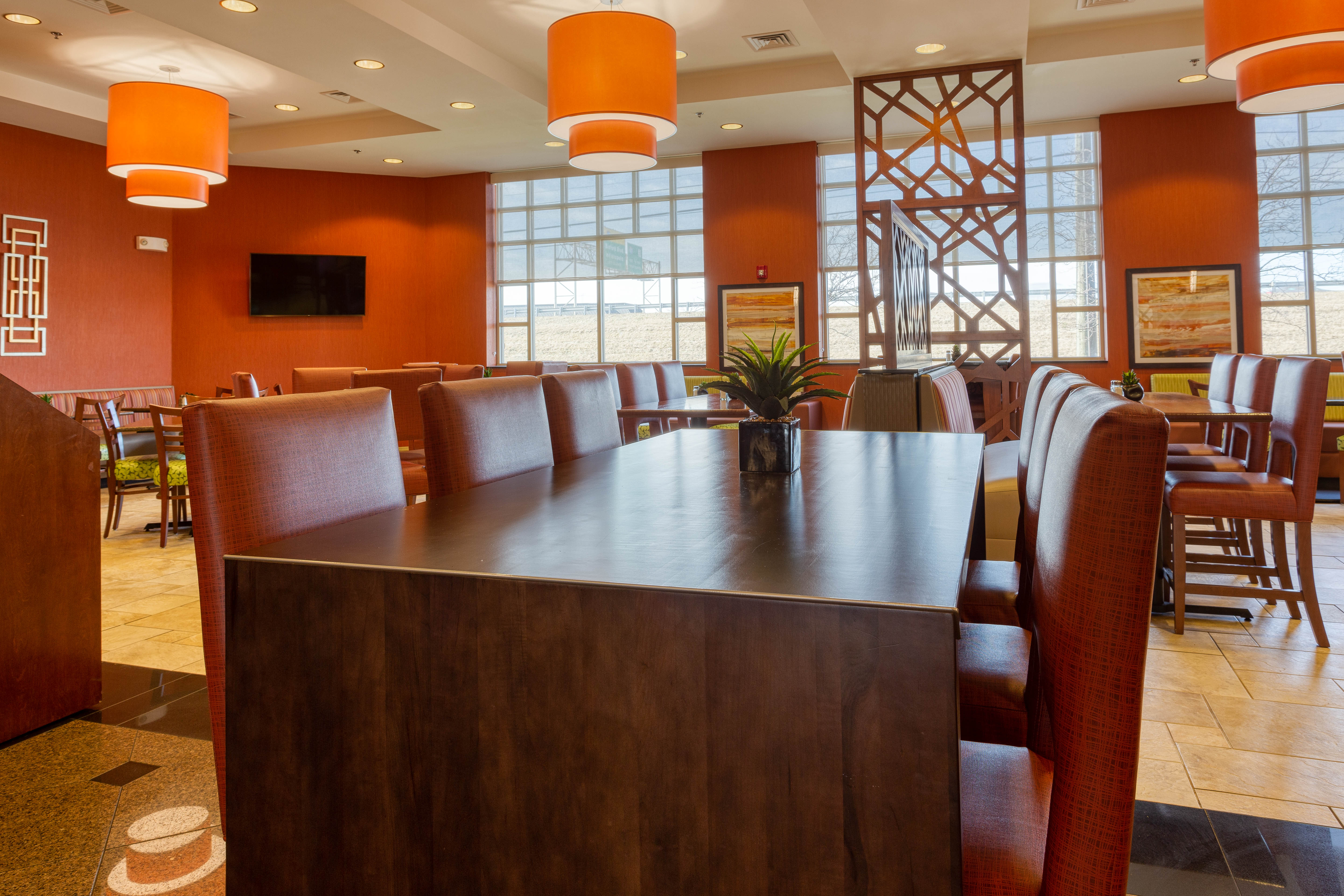 Drury Inn & Suites Indianapolis Northeast - Dining Area