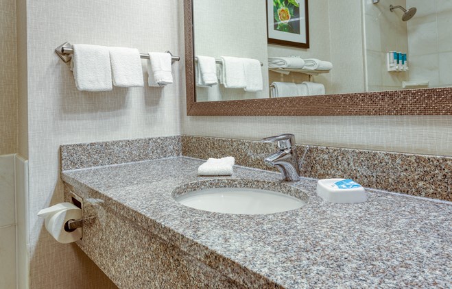 Drury Inn & Suites Indianapolis Northeast - Bathroom