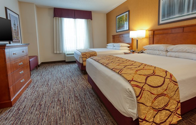 Drury Inn & Suites Indianapolis Northeast - Two-room Suite Guestroom