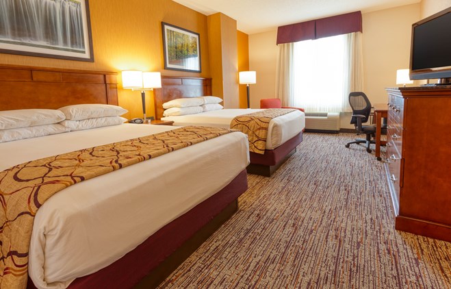 Drury Inn & Suites Indianapolis Northeast - Deluxe Queen Guestroom