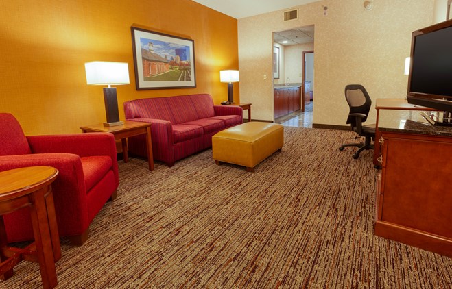 Drury Inn & Suites Indianapolis Northeast - Two-room Suite Guestroom