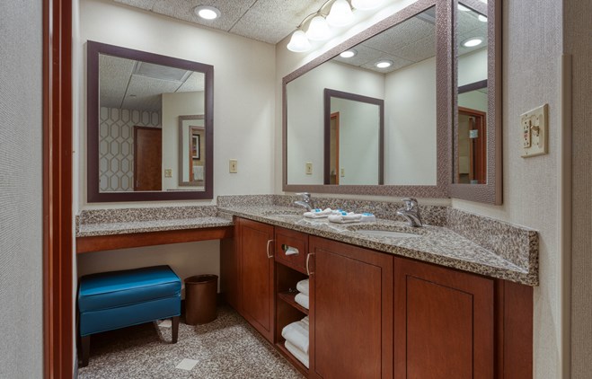 Drury Plaza Hotel St. Louis Chesterfield - Bathroom