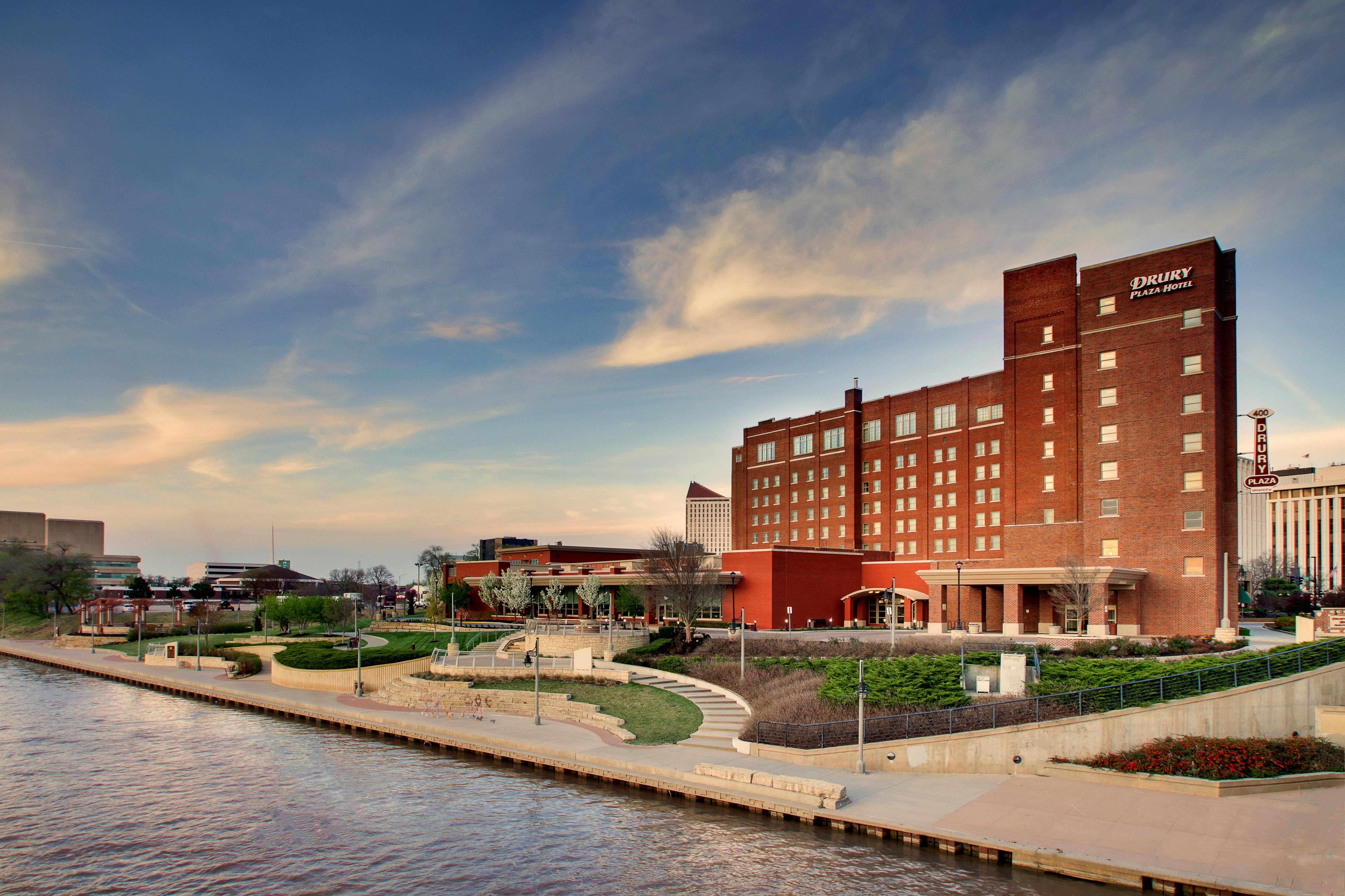 Drury Plaza Hotel Broadview Wichita Drury Hotels   0155 Exterior 02 