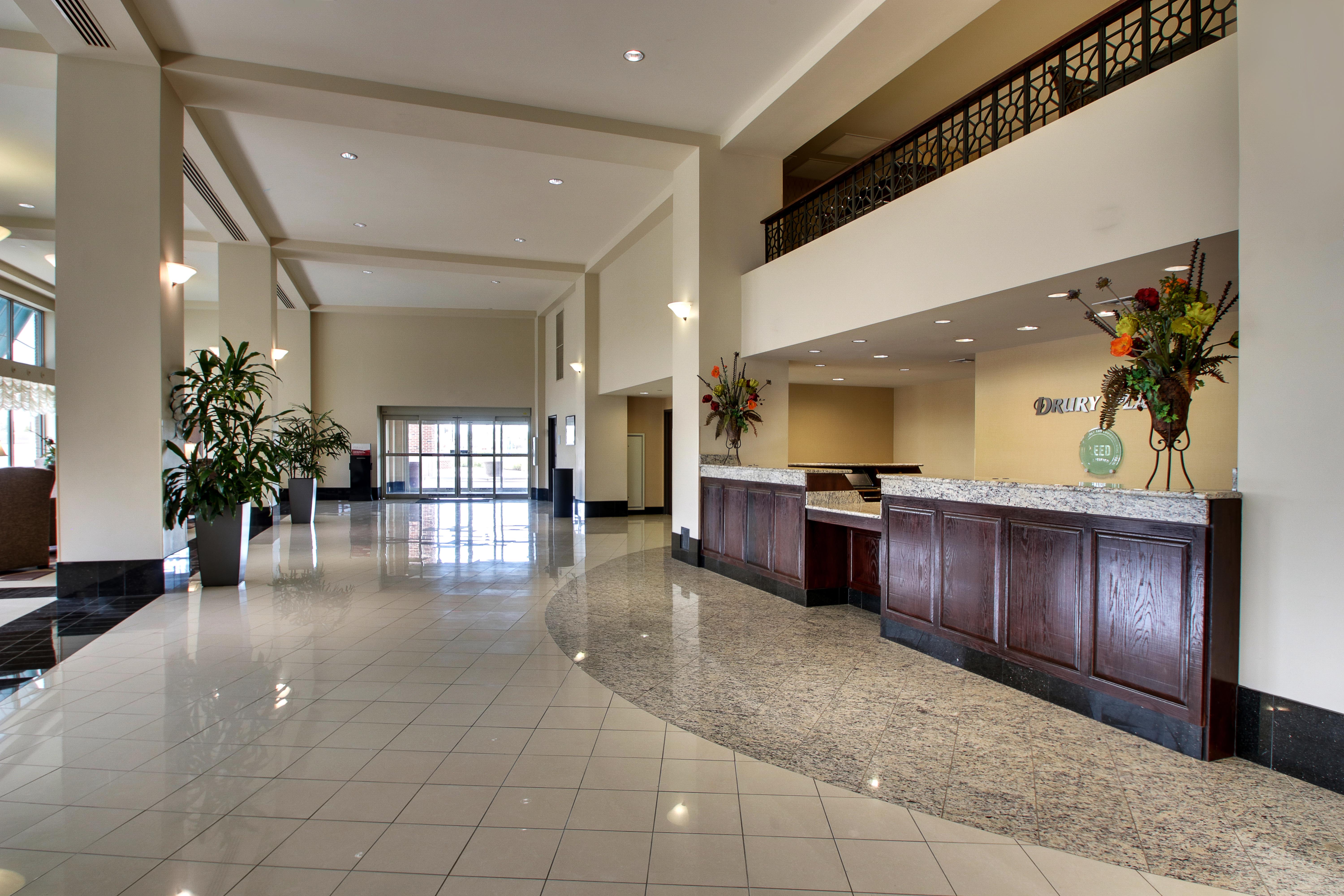 Drury Plaza Hotel Broadview Wichita Drury Hotels   0155 Lobby 04 