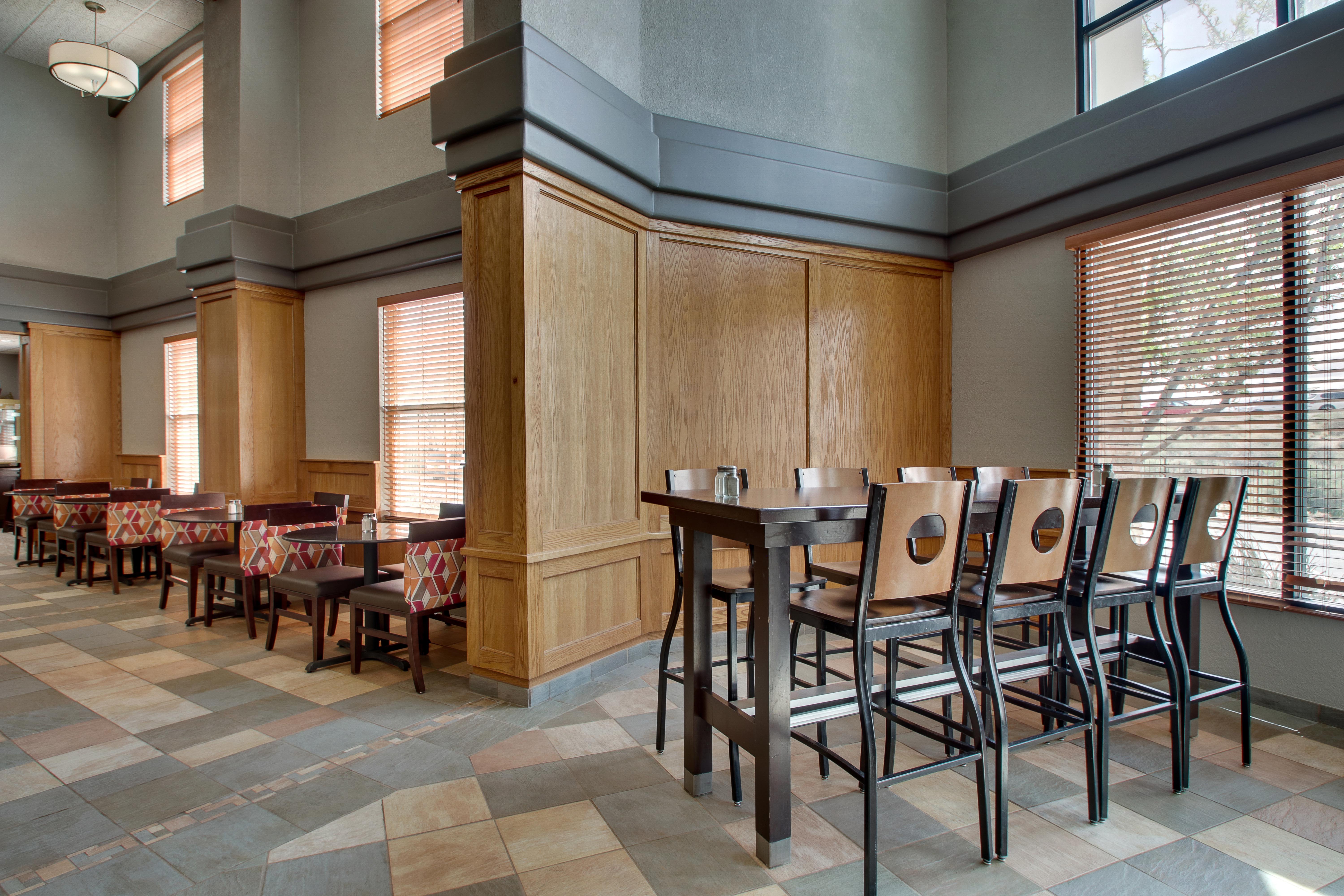 Drury Inn & Suites Albuquerque - Dining Area