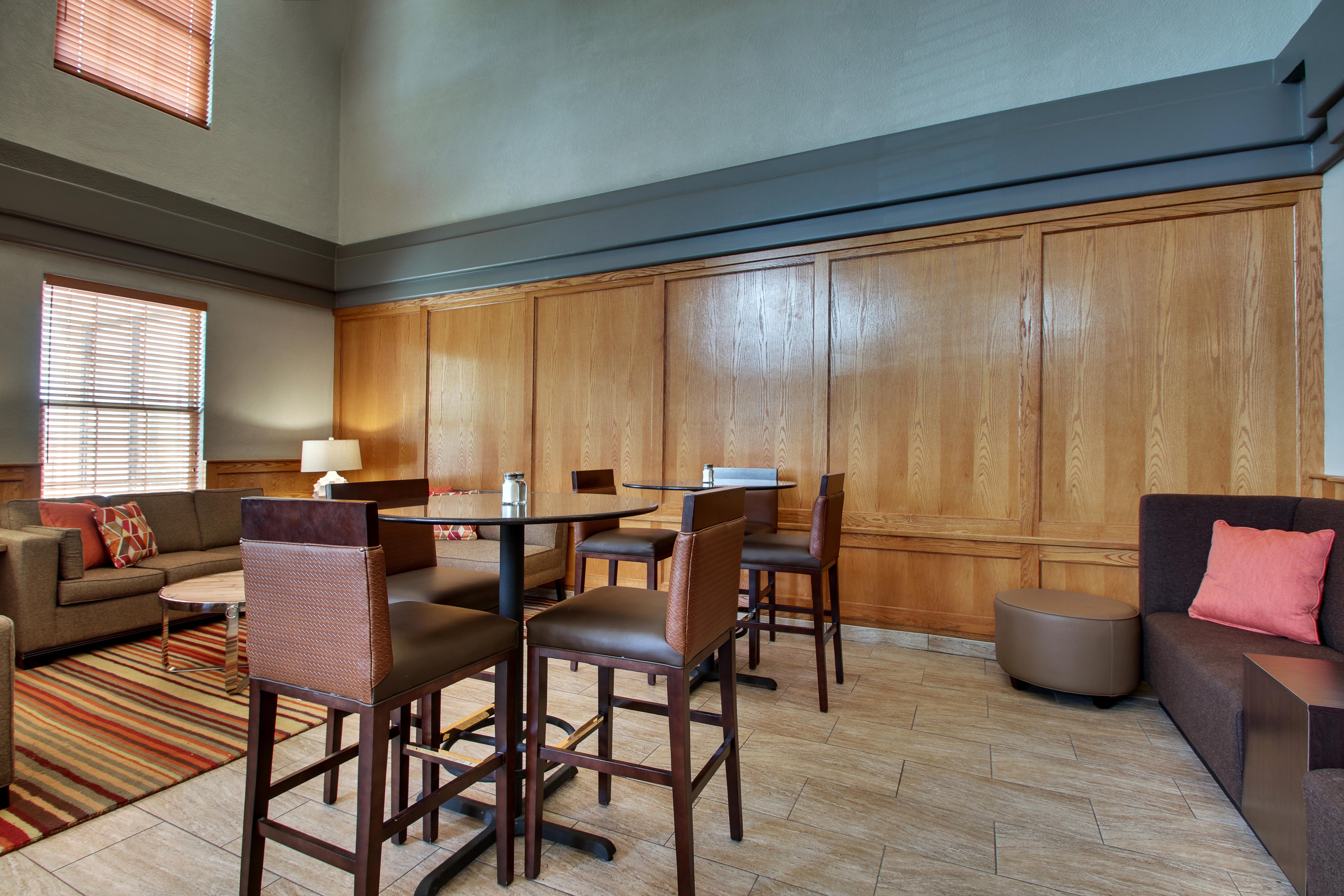 Drury Inn & Suites Albuquerque - Dining Area