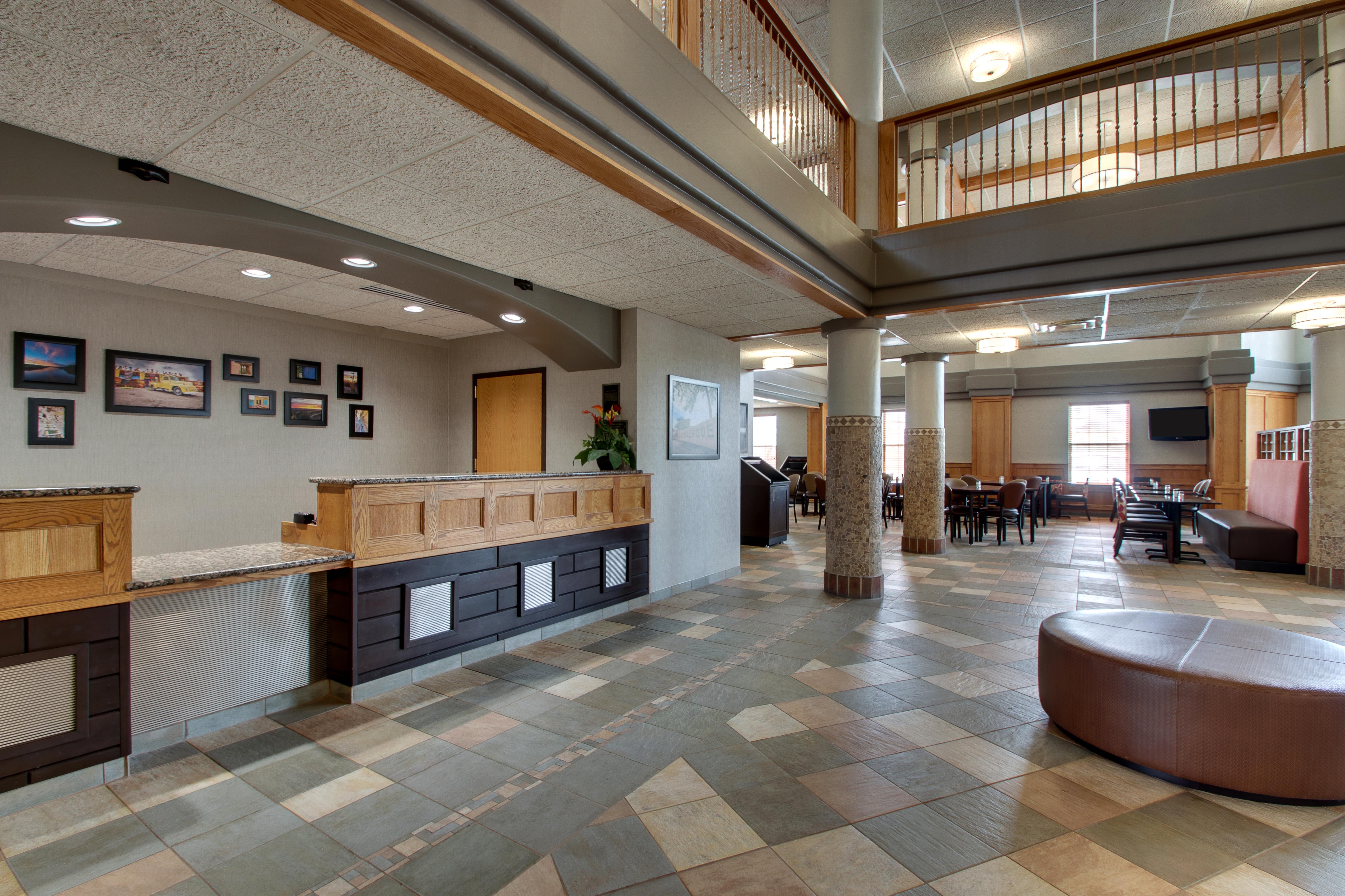 Drury Inn & Suites Albuquerque - Lobby