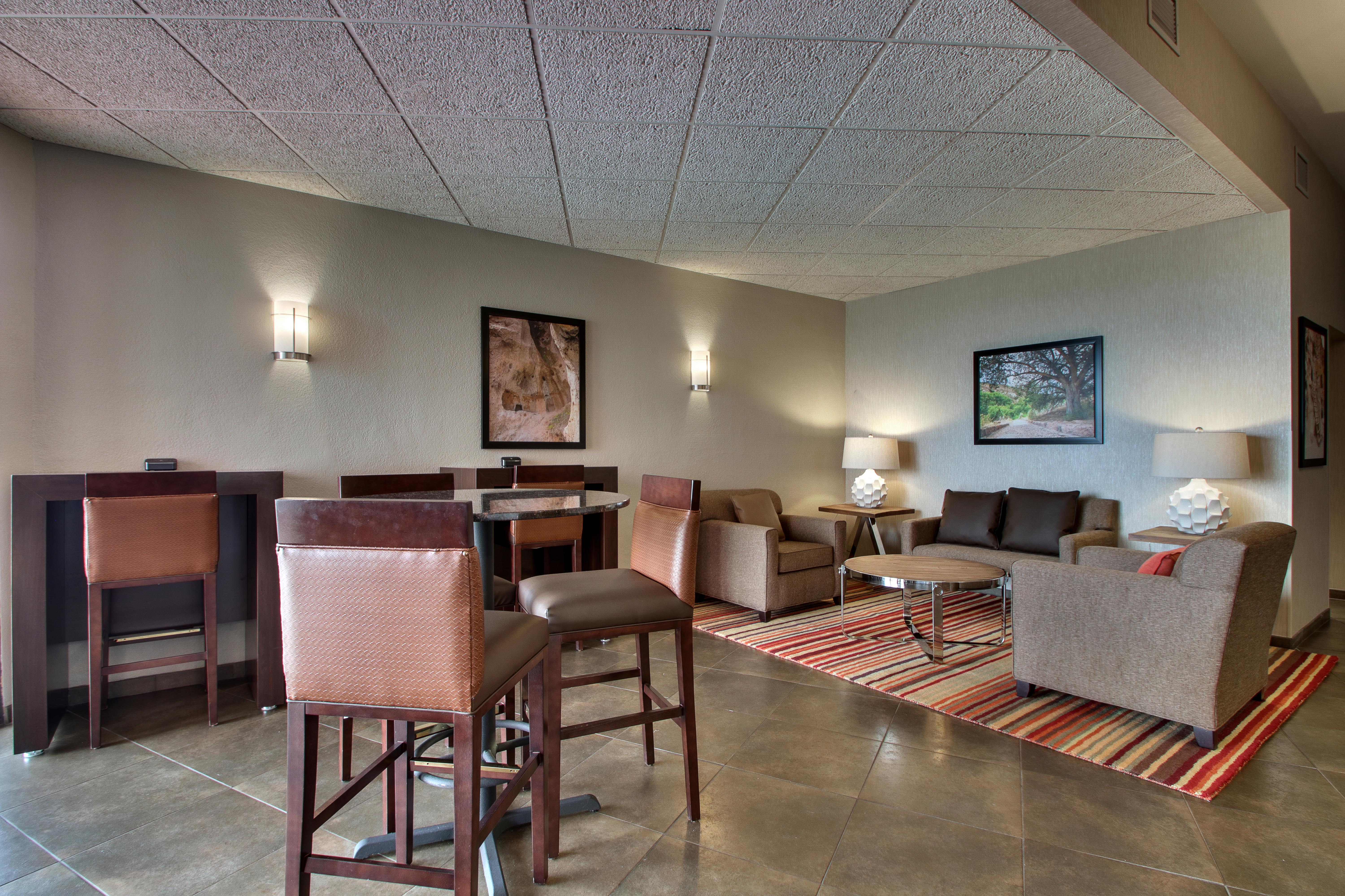 Drury Inn & Suites Albuquerque - Lobby