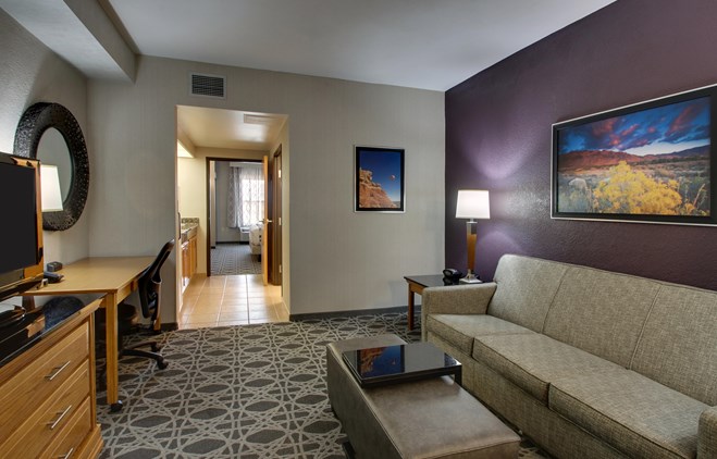 Drury Inn & Suites Albuquerque - Two-room Suite Guestroom
