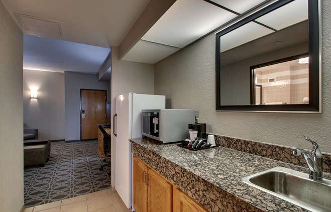 Drury Inn & Suites Albuquerque - Two-room Suite Guestroom