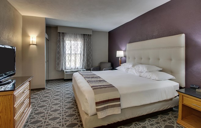 Drury Inn & Suites Albuquerque - Two-room Suite Guestroom