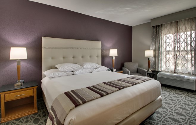 Drury Inn & Suites Albuquerque - Deluxe King Guestroom