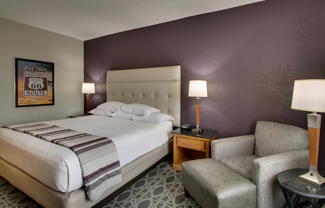 Drury Inn & Suites Albuquerque - Deluxe King Guestroom