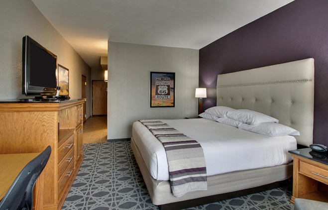 Drury Inn & Suites Albuquerque - Deluxe King Guestroom